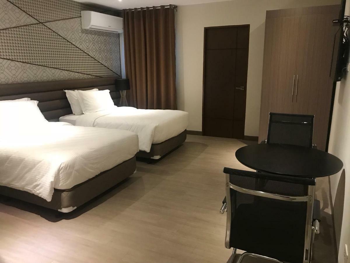 Maxx Hotel Ortigas Pasig City エクステリア 写真