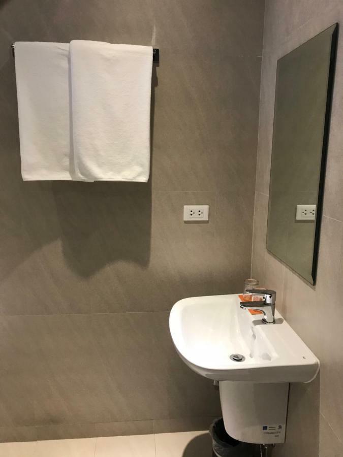 Maxx Hotel Ortigas Pasig City エクステリア 写真